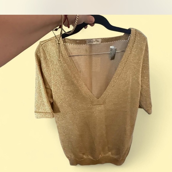 Doce De Coco Excellent condition blouse from Brazil in a beautiful gold color. - Picture 2 of 7